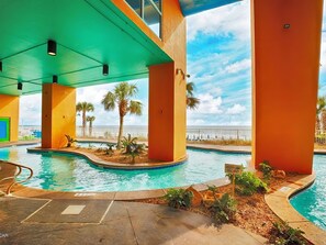 Innendørsbasseng og utendørsbasseng