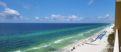 ビーチ、サンラウンジャー