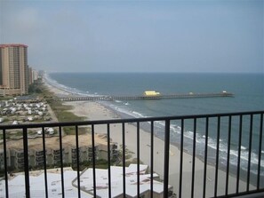Property grounds - Luxurious Oceanfront Condo Ocean Views throughout in prestigious Maisons-sur-Mer (Myrtle Beach)