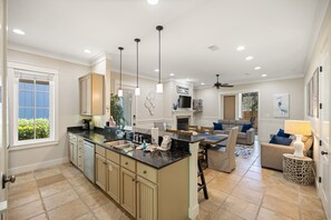 House, 4 Bedrooms | Private kitchen