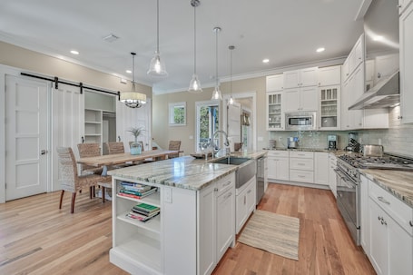 Fridge, microwave, oven, stovetop. 3000' Public Beach! Private Pool, Walk to Seaside, 3 Living Rooms, Luxury Beds!