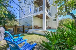 Terrace/patio - 3000' Public Beach!  Private Pool, Walk to Seaside, 3 Living Rooms, Luxury Beds! (Santa Rosa Beach)