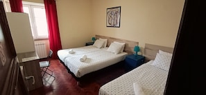 Chambre Triple Standard, 1 chambre, salle de bains commune