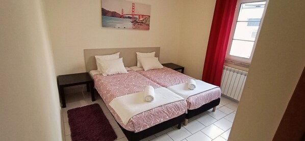 Twin Room, Private Bathroom | Iron/ironing board, free WiFi, bed sheets - Lisbon Top Hostel (Lisbon)
