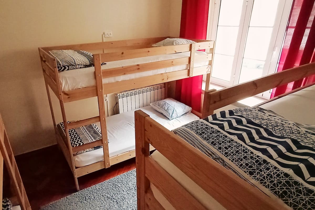 Dortoir Partagé, femmes uniquement, salle de bains commune (1 bed in a 6 bed Dormitory Room) | Fer et planche à repasser, Wi-Fi gratuit, draps fournis