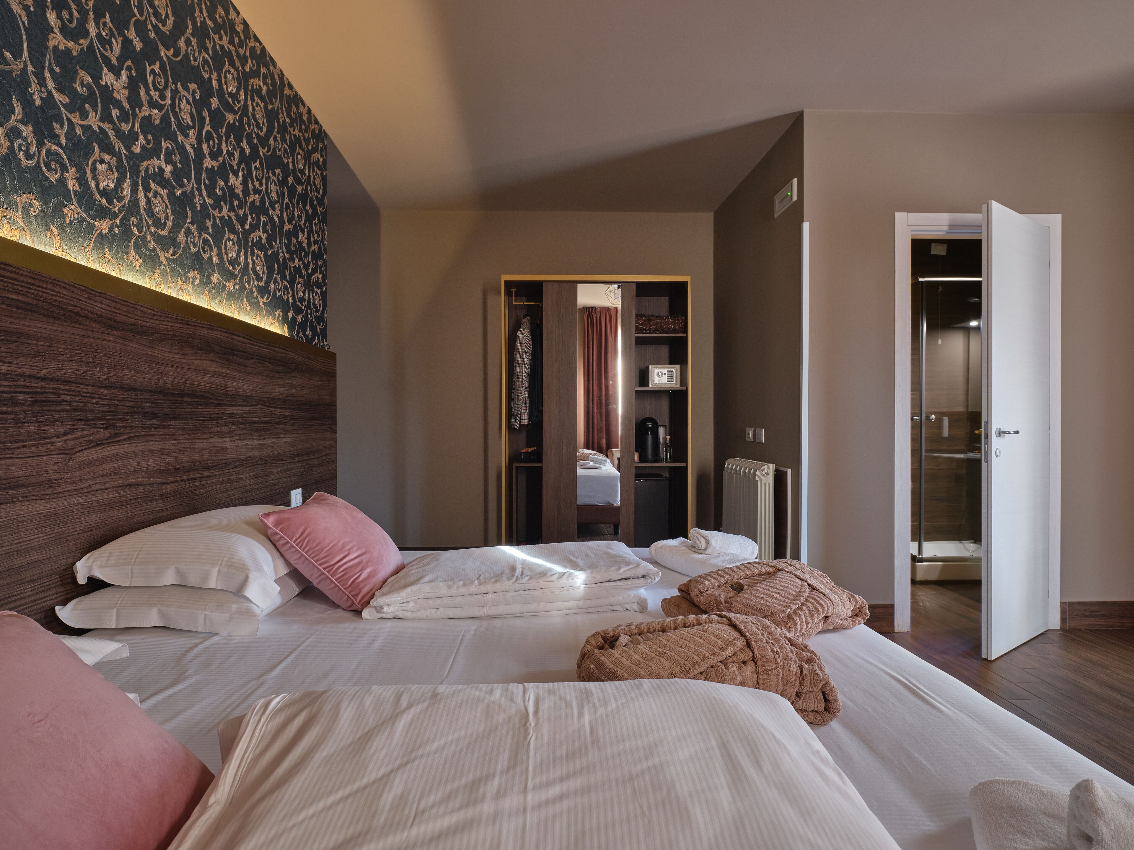 deluxe room | 1 bedroom, individually decorated, desk, blackout curtains