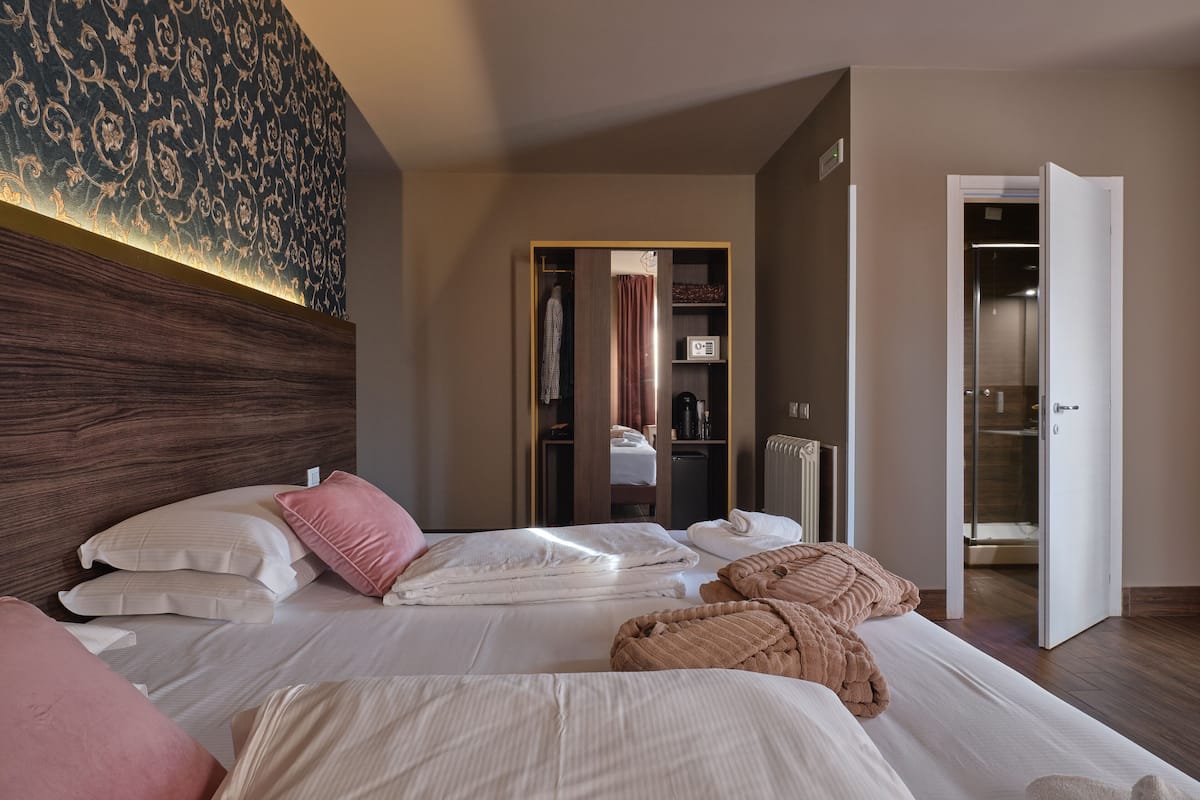 deluxe room | 1 bedroom, individually decorated, desk, blackout curtains