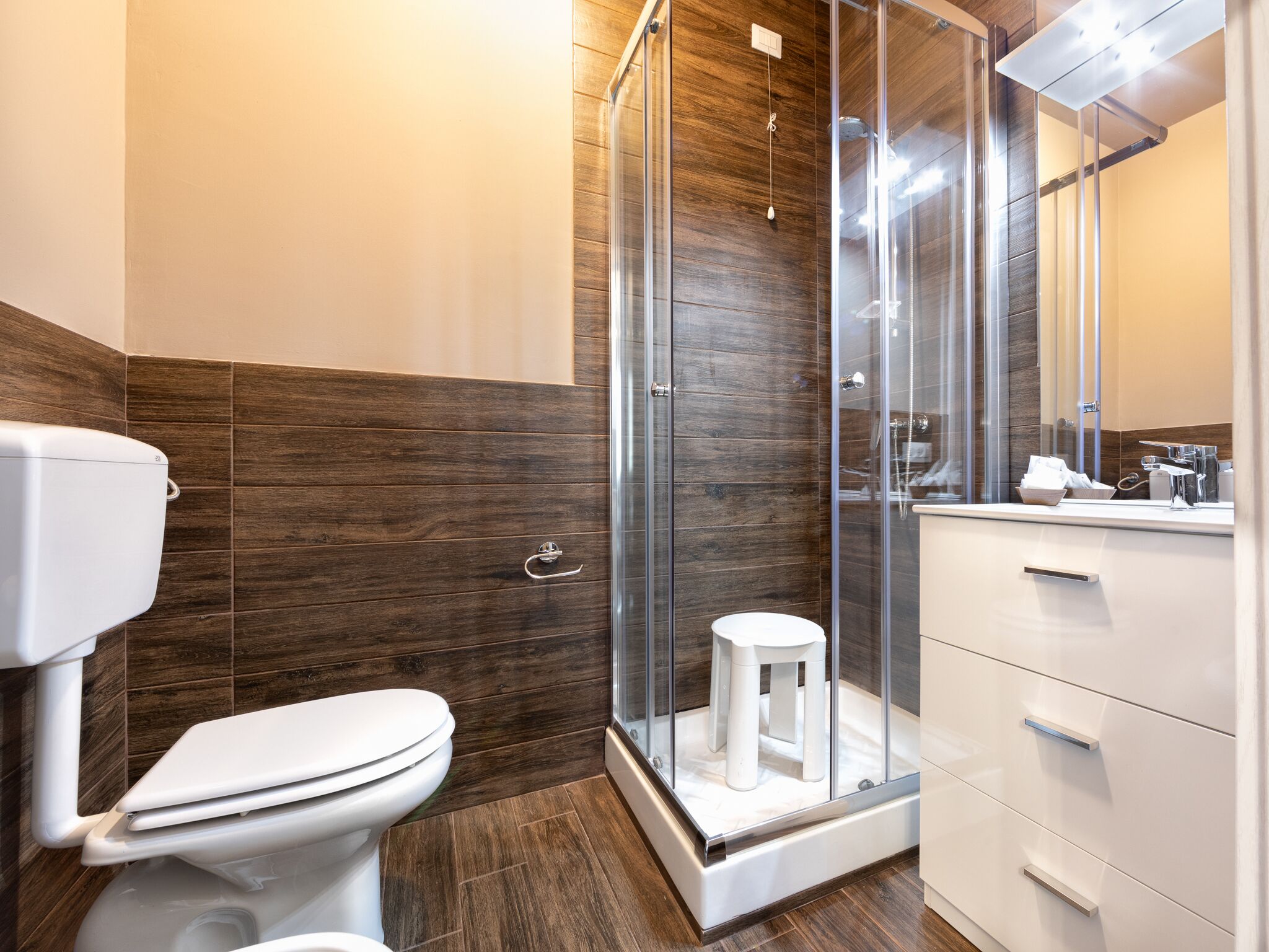 shower, free toiletries, hair dryer, slippers