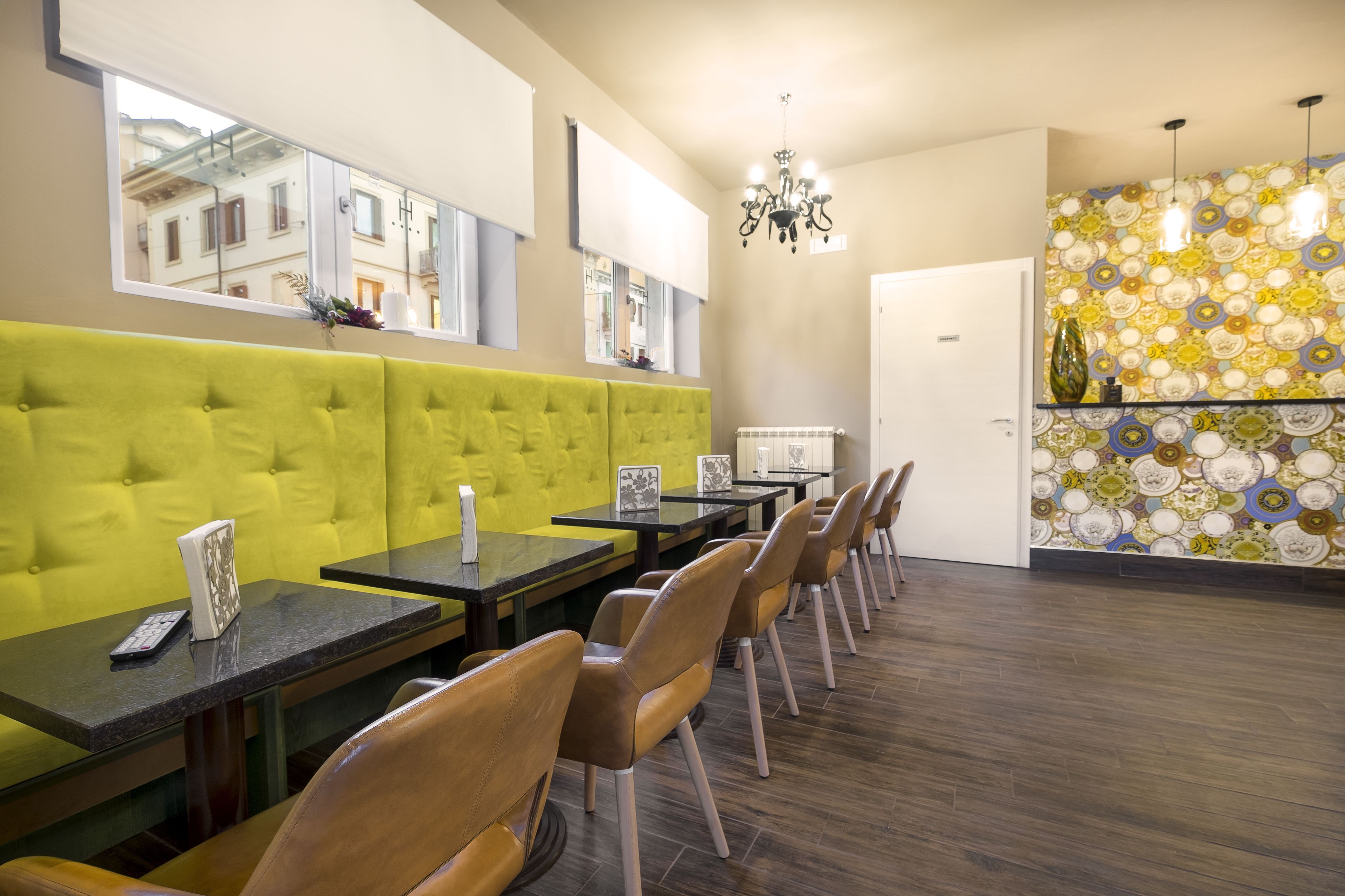 daily cooked-to-order breakfast (eur 15.00 per person)