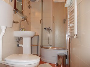 Double Room | Bathroom