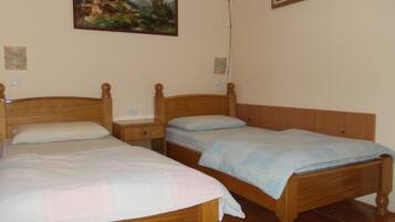 Quarto duplo | Ferros/tábuas de passar roupa, Wi-Fi de cortesia