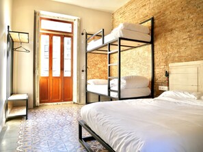 Quadruple Room, Shared Bathroom - BirdHouse Valencia (Valencia)