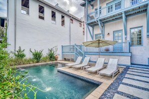 Alberca techada y alberca climatizada