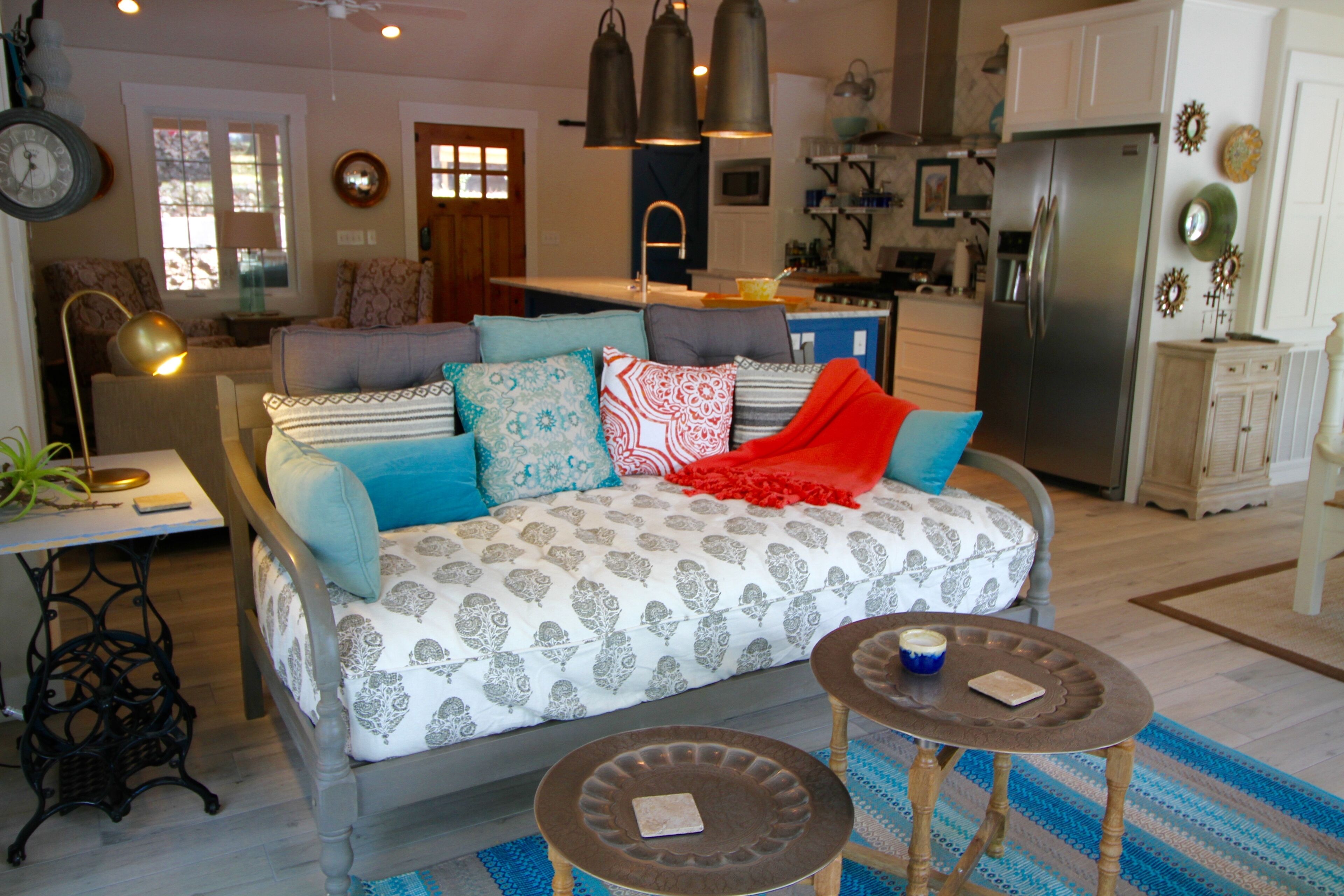 Waterfront beauty with dock and fireplace! Check in Bay! Sleeps up to 10!