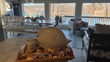 Smart TV, fireplace, DVD player