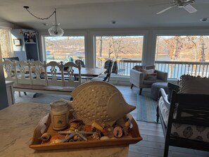 Smart-TV, Kamin, DVD-Player