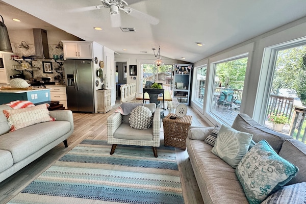 Smart-tv, een open haard en een dvd-speler