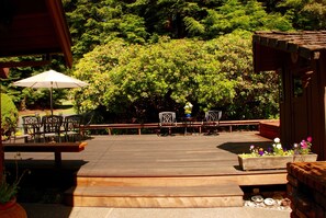 Outdoor dining - Beautiful Home in the Heart of the Majestic Redwoods.  Secluded on 10 acres. (Fort Bragg)