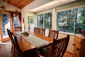 Dining - Beautiful Home in the Heart of the Majestic Redwoods.  Secluded on 10 acres. (Fort Bragg)