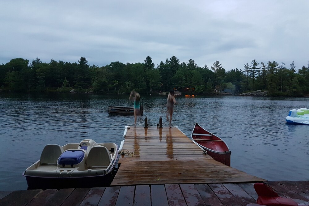 Oasis on relaxing private lake - perfect for swimming