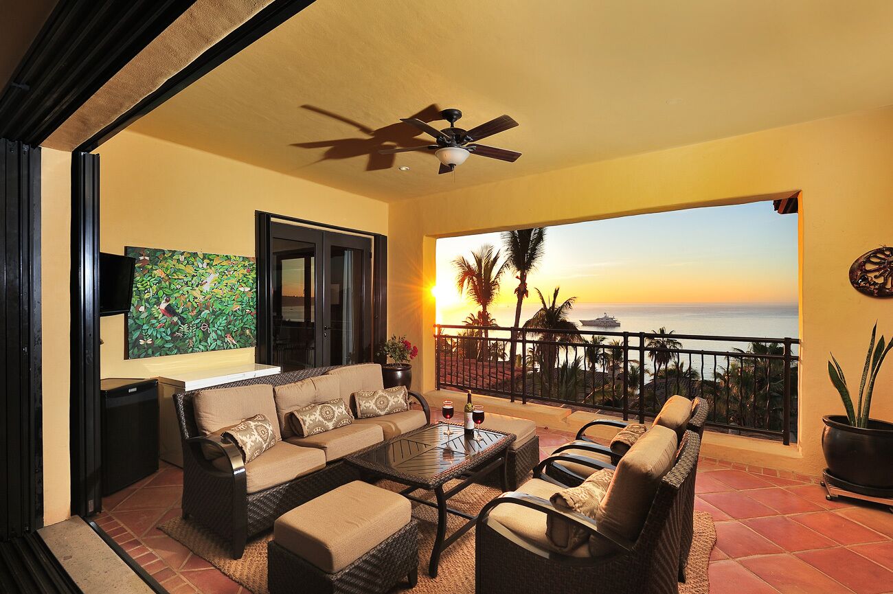 4th Night Free: Luxury Beachfront Condo, 5-Star Service, Sweeping Ocean Views