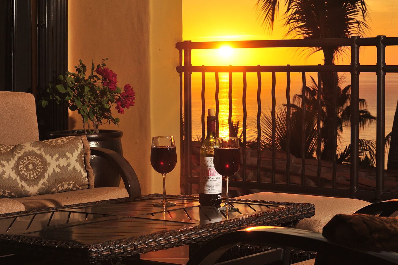 4th Night Free: Luxury Beachfront Condo, 5-Star Service, Sweeping Ocean Views