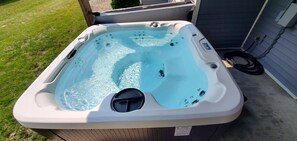 Bañera de hidromasaje al aire libre