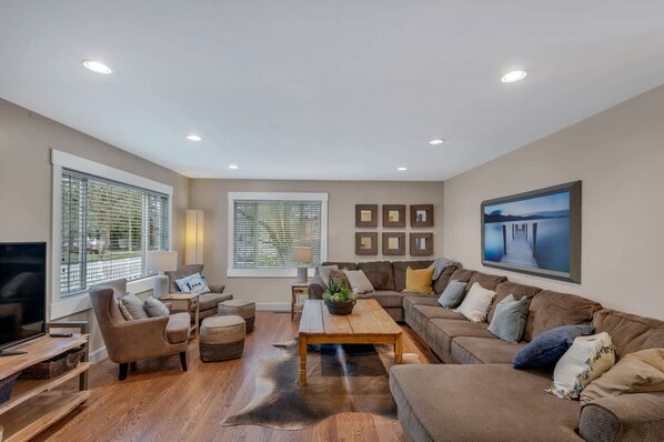 TV, fireplace, offices