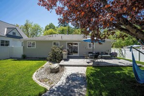 Outdoor dining - Coeur d'Alene Place | Downtown CDA (Coeur d'Alene)