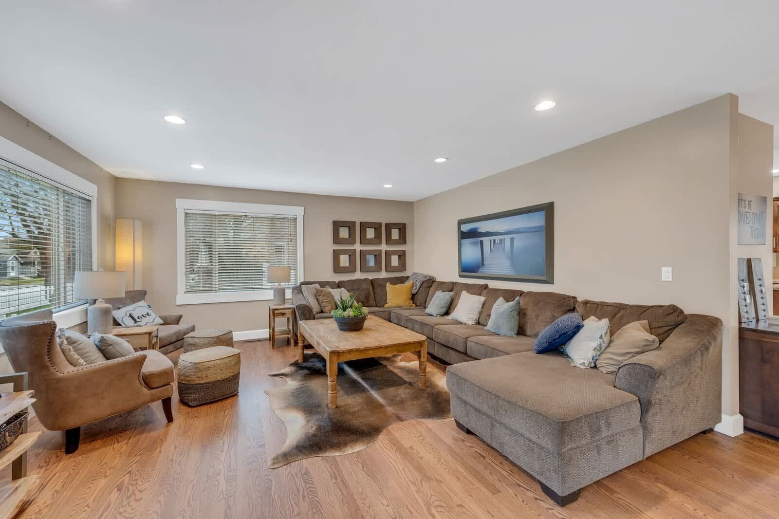 TV, fireplace, offices