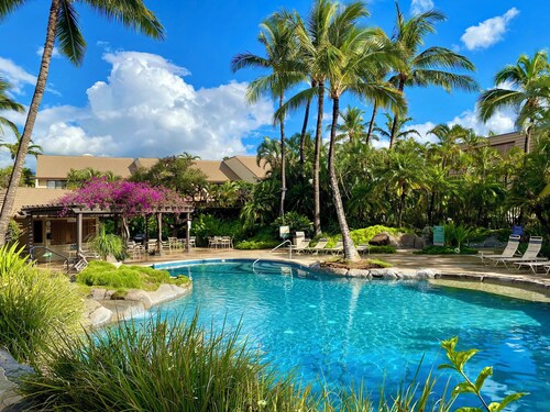 Ocean View Maui Condo Right Across from the Beach! 1 of 6 larger MK condos, A/C