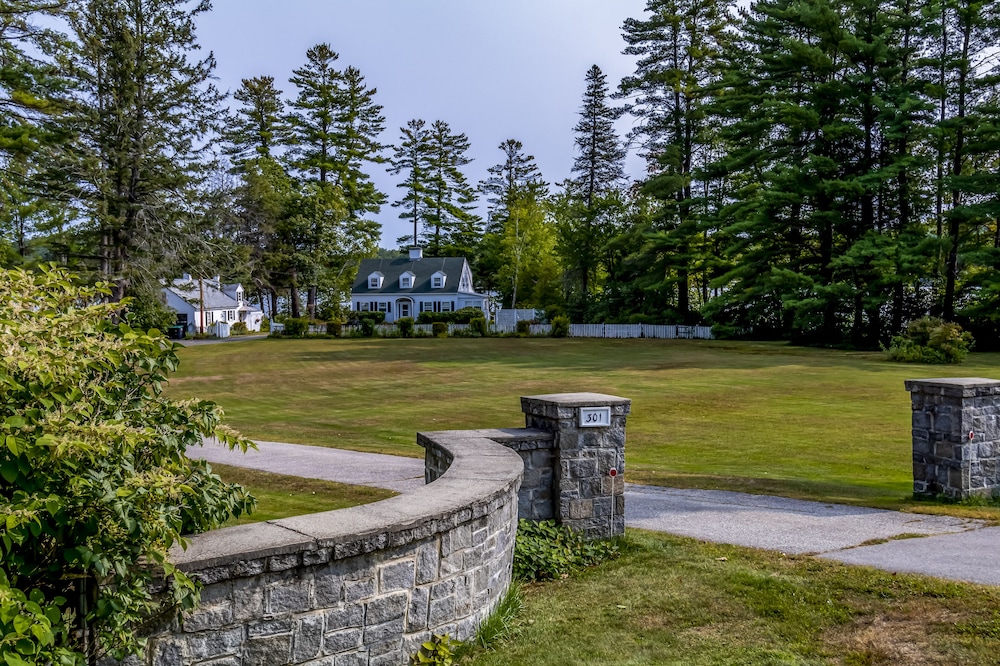 Webster Lake Waterfront Home!