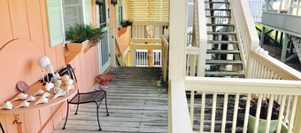 The Sea Palm, A Coastal Cottage Steps From The Beach!!!