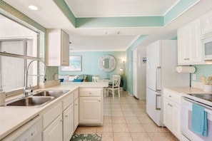 Fridge, microwave, oven, stovetop - Comfortably-Chic, Pool Home Retreat, Old Naples, Beaches, Shops & Restaurant (Naples)