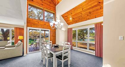 Sand Castle Village Townhome-3BR, Pool, Hot Tub & Resort Access!