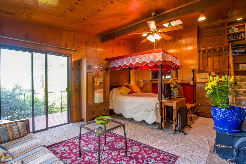 Serene Location overlooking Tahoe National Forest Just Minutes to Nevada City