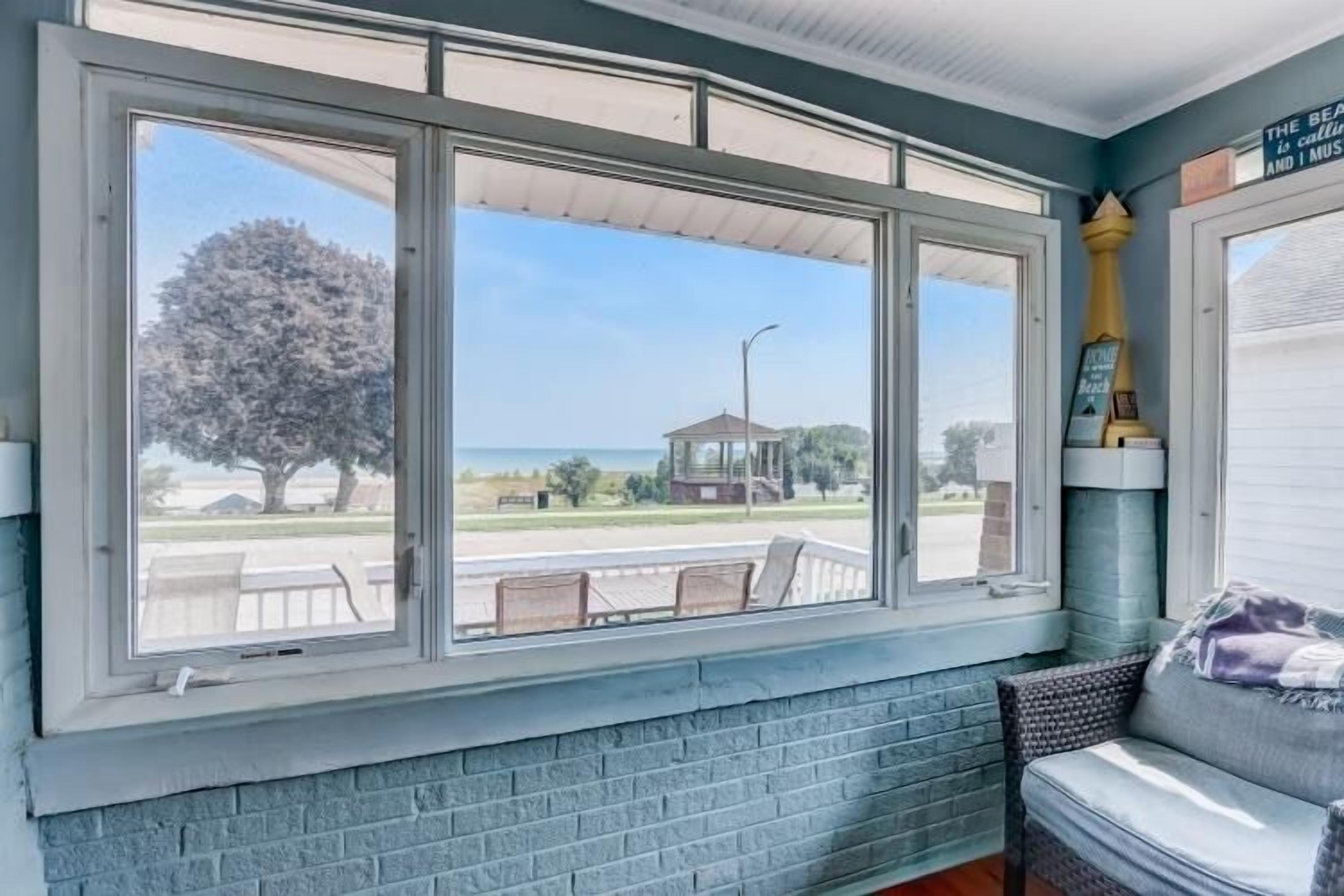 Smart TV, reproductor de DVD y libros 