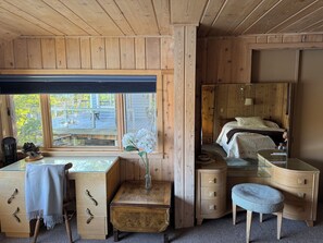 3 bedrooms, desk, travel cot, free WiFi