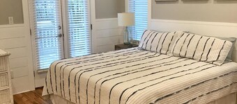 Slapp av ved elven ved hytta på Cedar Point - Kayaker's Dream!