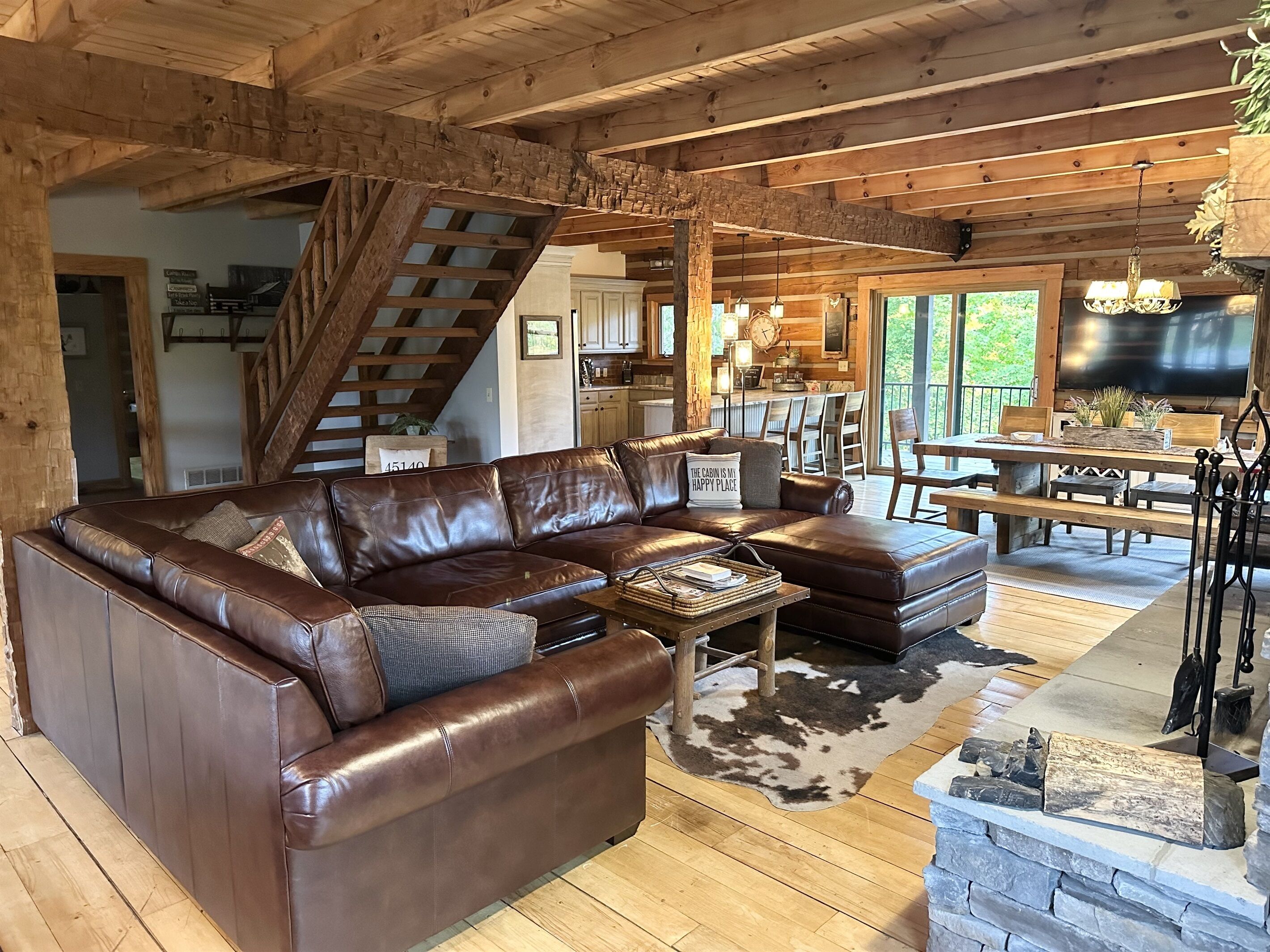 Luxury Log Cabin Chalet w/ Hot Tub - Farm Stay!