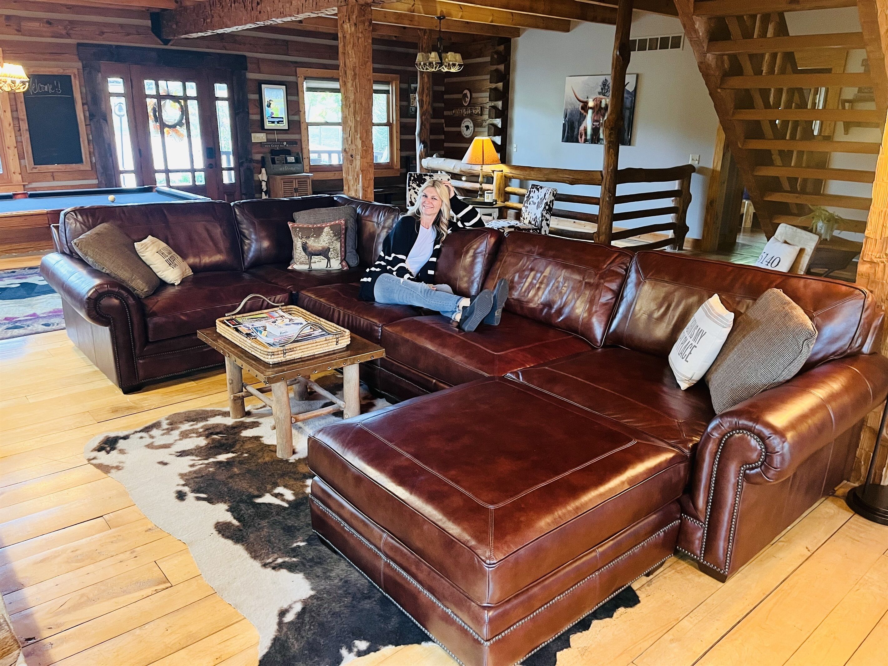 Luxury Log Cabin Chalet w/ Hot Tub - Farm Stay!