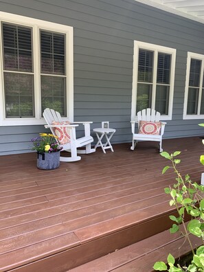 Terrace/patio - Perfect Home, Private Hot Tub, Great Community Pool and Walk to Lake Michigan! (Union Pier)