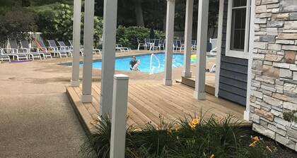Perfect Home, Private Hot Tub, Great Community Pool and Walk to Lake Michigan!