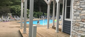 Perfect Home, Private Hot Tub, Great Community Pool and Walk to Lake Michigan!