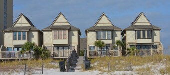 Gulf side Molokai B5-steps to the beach!