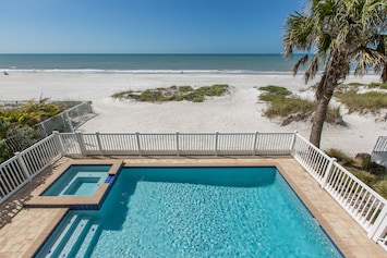 Beach front private pool & spa