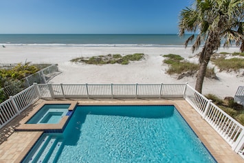 Beach front private pool & spa
