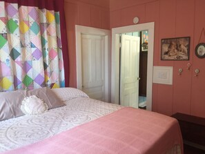 1 bedroom, desk, iron/ironing board, WiFi