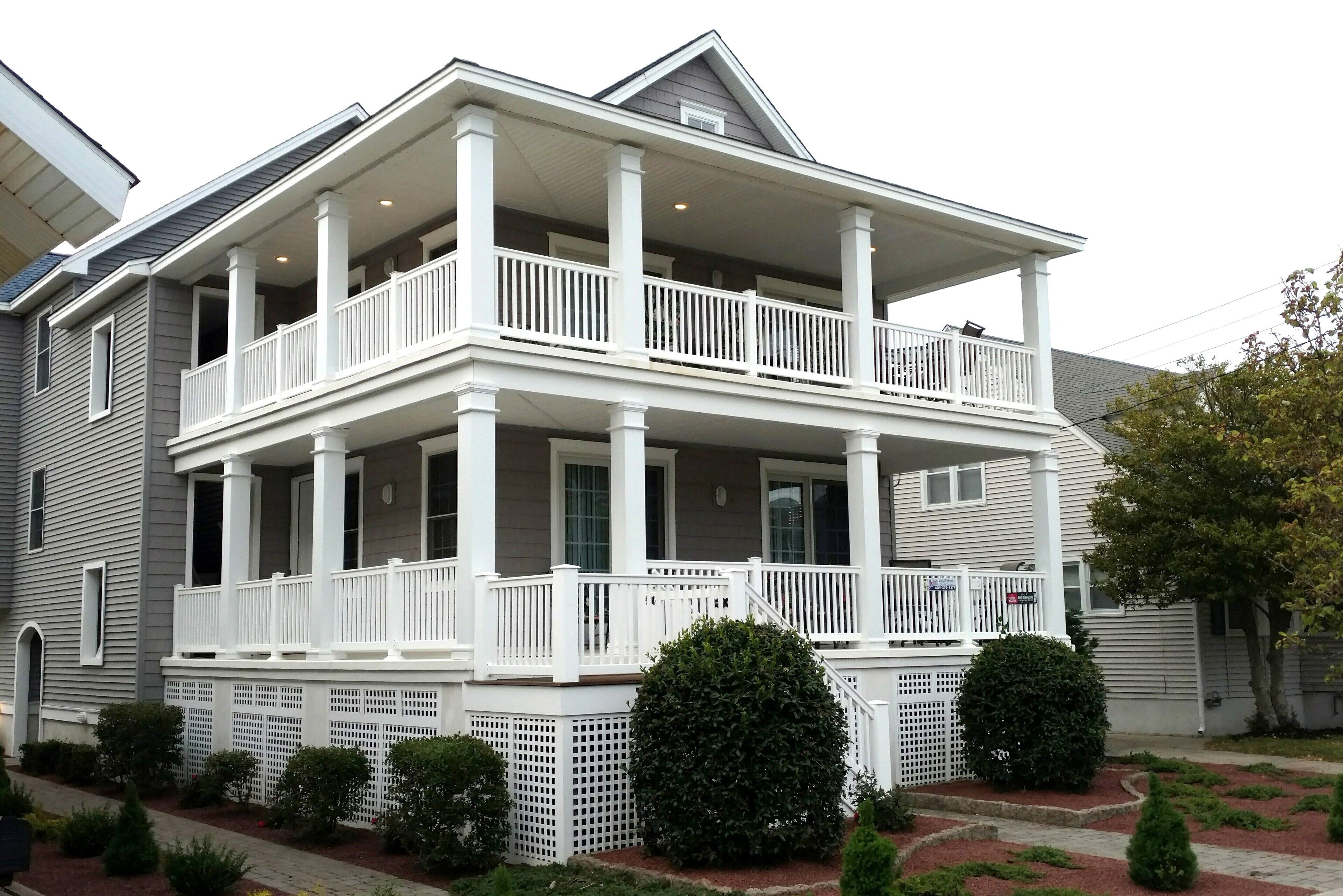 Beautiful, Spacious, 2nd Flr 1.5 blocks to beach-12th & Wesley