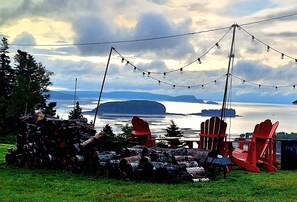 Terrace/patio - 8 Island View Cottage-
 Hottub arrival Aug 26th !
ATV Access,Hiking-Pet Friendly (Parrsboro)